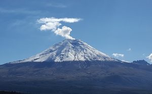 ECUADOR: Emisiones del volcán ‘Cotopaxi’ alcanzan un kilómetro