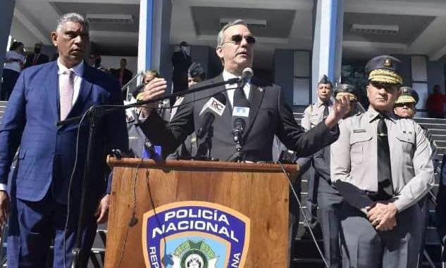 Presidente Abinader se reunirá hoy con Consejo Superior Policial imagen