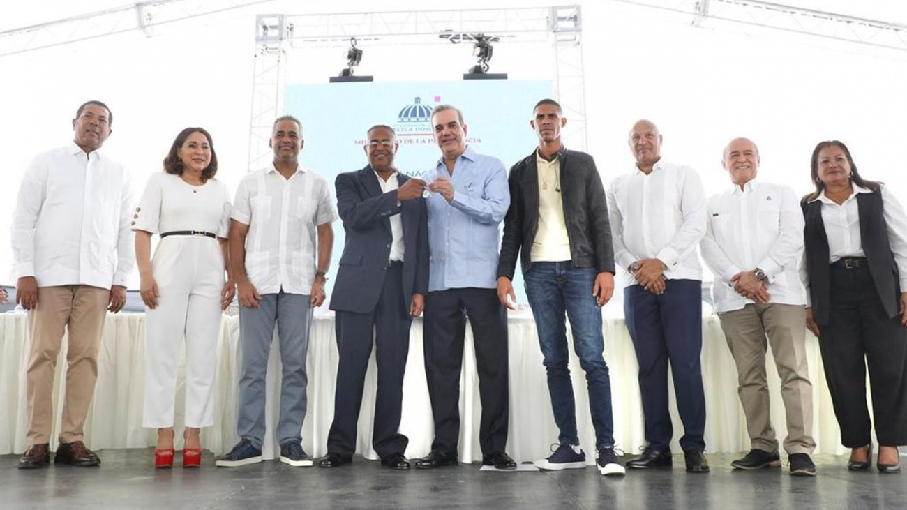 Abinader entrega apartamentos benefician a dominicanos de NY imagen
