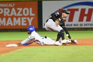 Águilas y Estrellas empatan en las semifinales de béisbol dominicano