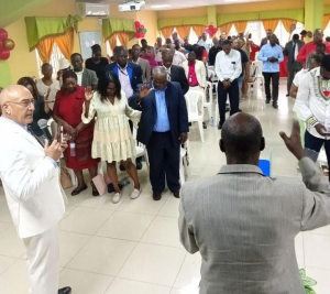 Celebran con éxito en SD cumbre pastoral fortalecer cristianismo 