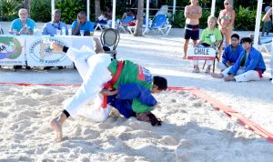 César Naranjo gana categoría abierta en el kurash de playa