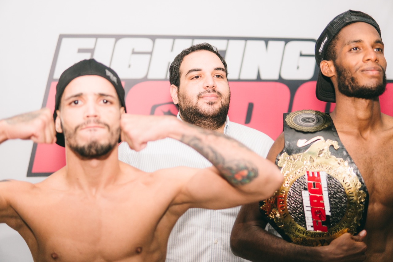 Jefrey Roy enfrenta Ty Johnson en reto título pluma artes marciales imagen