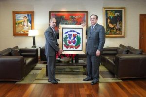 Comisión de Efémerides Patrias reconoce al gobernador del BCRD