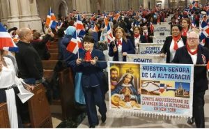 NUEVA YORK: Dominicanos asisten a misa en honor a Virgen de la Altagracia