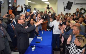 NUEVA YORK: Eddy Olivares juramenta nueva directiva del PRM