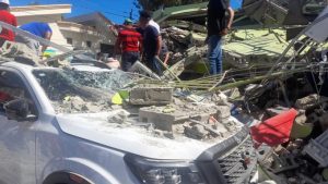 LA VEGA: Se desploma edificio de cuatro niveles; varios atrapados