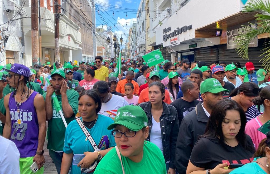 Jóvenes Fuerza Pueblo inician gran desfile cívico-cultural imagen