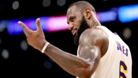 LeBron cifra doble-doble para el triunfo de Lakers sobre Warriors LeBron cifra doble-doble para el triunfo de Lakers sobre Warriors