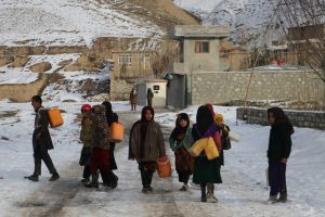 AFGANISTAN: Ola de frío deja 90 muertos y 40.000 niños internos