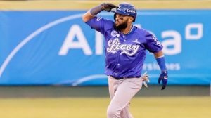 Licey y Estrellas dominan la serie semifinal del beisbol profesional