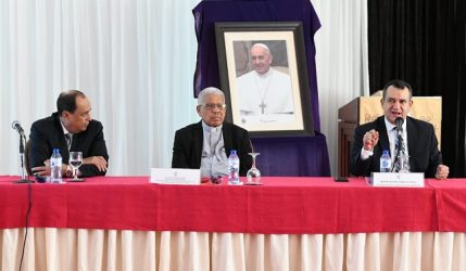 JCE pide apoyo obispos para que feligresía se integre a colegios