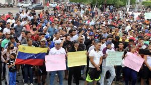 Haitianos y otros migrantes piden asilo en la frontera sur de México