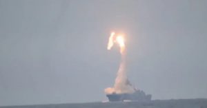 Rusia prueba misiles hipersónicos; critica envío de tanques a Ucrania