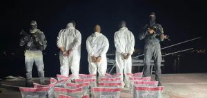 Ocupan 112 paquetes de cocaína; apresan 2 de la RD y un haitiano