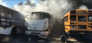Migración niega haitianos hayan incendiado autobuses en Bávaro