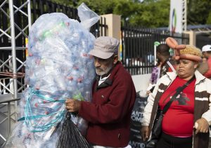 Recolectan 2.2 millones de botellas plásticas en la capital dominicana