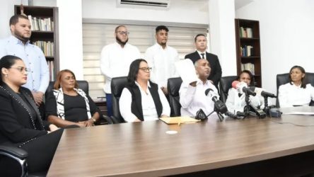 Exministro Roberto Fulcar somete expresidente Cámara de Cuentas