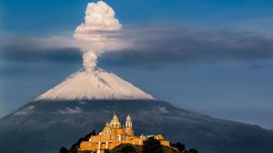 MEXICO: Columna humo 3 mil metros del volcán Popocatepetl