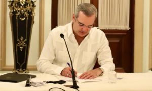 Presidente Abinader promulga ley sobre fideicomiso público en RD