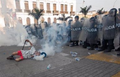 PERU: El 59% cree justificadas las protestas contra la presidenta