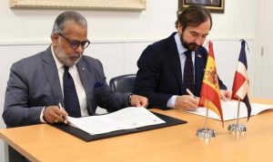 Aviación Civil RD firma acuerdo con universidad española para capacitar