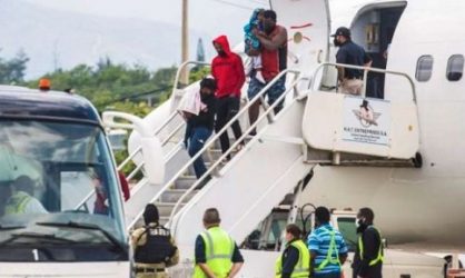 Llegan a Rep. Dominicana 125 repatriados de Estados Unidos