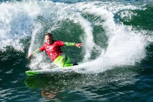 ISA beca a dominicana Brianna Rodriguez en deporte de surfing