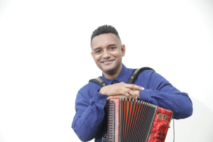“El Cotorreo” coloca acordeonista Adid Núñez nueva  vez en escenarios típicos