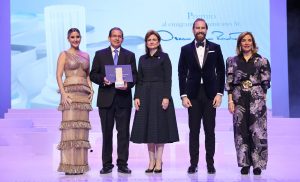 MIREX celebra Premio al Emigrante Dominicano Sr. Oscar de la Renta