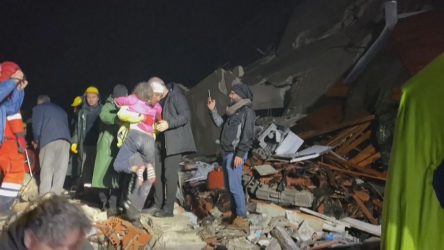 TURQUIA: Más de 8,000 personas han sido rescatadas tras terremoto