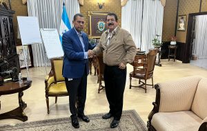 HONDURAS: Expresidente Zelaya recibe a Guido Gómez Mazara