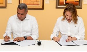 Firman acuerdo de colaboración para manejo paquetería y sellos