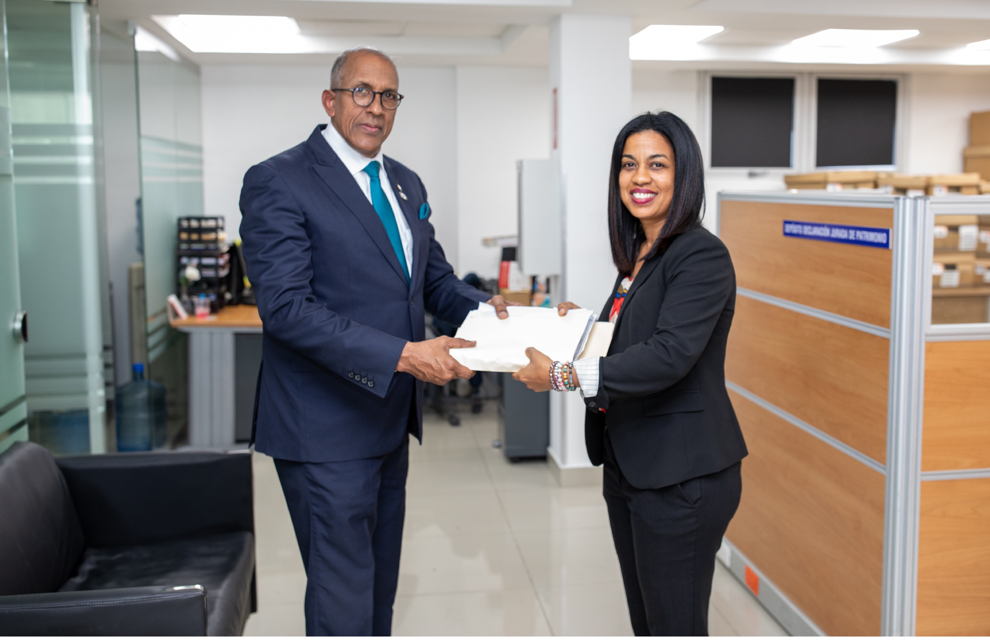 Contralor General república deposita declaración jurada de patrimonio imagen