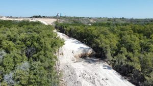 Medio Ambiente ordena paralizar los trabajos del muro fronterizo