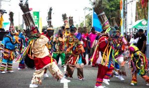 Guloyas de SPM encabezan tercer desfile del Carnaval San Cristóbal