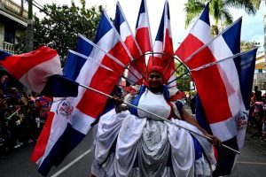 El Carnaval San Cristóbal sigue este domingo con 17 comparsas