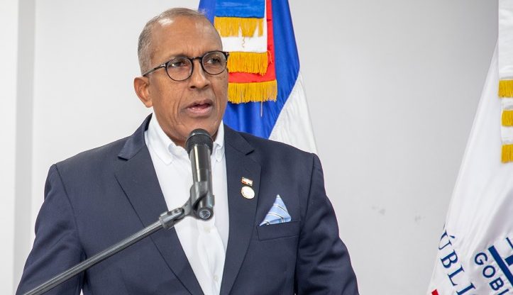 Contralor ve debería aplicarse terapia mental a corruptos RD imagen