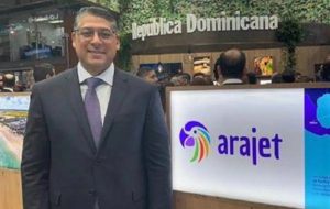 Arajet sella alianza para la comercialización de sus boletos aéreos