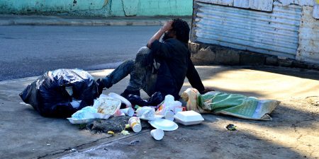 Comunicadora ofrece respaldo a una unidad salud mental en Moca