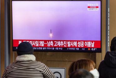 Corea del Norte vuelve a lanzar un misil tras ensayos de Seúl y EEUU