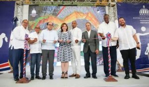 Gobierno entrega un moderno polideportivo al Club San Carlos