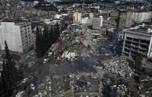 Ascienden a más 15.000 muertos terremotos en Turquía y Siria