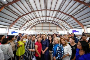 SANTIAGO: Vice  encabeza un almuerzo con 500 mujeres 