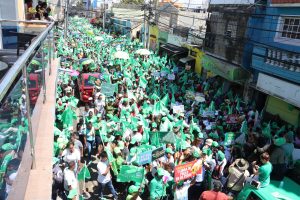 Miles mujeres de la FP marchan en SD contra alto costo de la vida