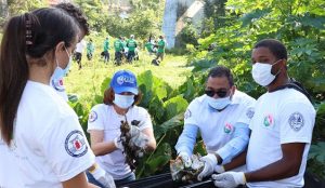 UASD Santiago realiza jornada limpieza orillas río Yaque del Norte