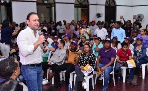 Abel Martínez pide al Gobierno de RD bajar el precio de la gasolina