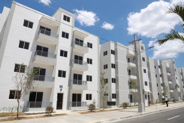 El Presidente entrega 500 nuevos apartamentos en zona de San Luis