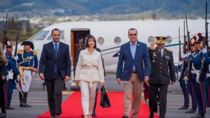 Presidente Luis Abinader llega a Ecuador a reunión internacional