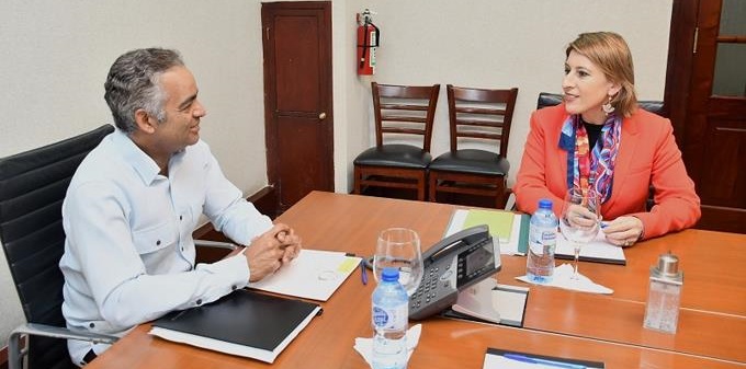 Ministro Presidencia se reúne con funcionaria EU para Caribe y Haití imagen